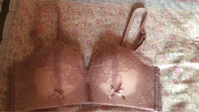 内衣很快就到了，试了一下很不错，厚度是我想要的