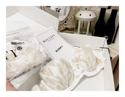 前几天入手了黑色,性感满分。又入了白色,真的仙气十足,是薄杯,穿着没有束缚感,很欧美的感觉,nice。 前几天入手了黑色,性感满分。又入了白色,真的仙气十足,是薄杯,穿着没有束缚感,很欧美的感觉,nice。