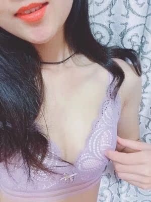 这个款式的内衣真心不错，穿上超级舒服，给人的感觉很舒适，透气性也不错。卖家的服务态度我得说说了，那叫不错呀，问的问题都耐心的帮忙解答。物流很快的，真心赞👍，以后内衣就认准你们家的，希望卖家继续保持这样的服务态度和产品质量，希望卖家不要让我们这些顾客失望哦(&acute;-&omega;-`)。只要质量保证在那里，生意一定会越来越红红火火。