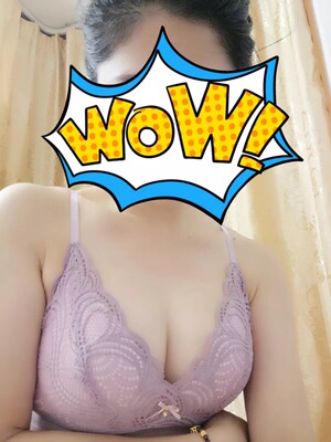 穿上很舒服 不会感觉勒 特别是聚拢效果很不错 质量也是良心 买了一粉色一黑色 颜色跟图片一样 为良心商家点赞👍🏻