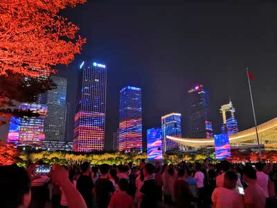 摸起来很舒服，穿起来也不勒，主要是质感很好，性价比高，建议入手哟各位小仙女～