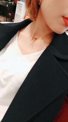 素有日本Tiffany之称的小红心,在国内现在非常的火,红心是上选的红珊瑚,链子是18K黄金做的,女生可以单独戴,也可以和别的链子搭配着戴都很好看哦! 素有日本Tiffany之称的小红心,在国内现在非常的火,红心是上选的红珊瑚,链子是18K黄金做的,女生可以单独戴,也可以和别的链子搭配着戴都很好看哦!