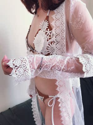 比基尼还不错 小细节很多 罩衫和比基尼出乎意料的搭 仙气 都挺好看的