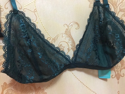 内衣收到了，颜色好看大气，适合我，准备再买一个蕾丝的换洗穿