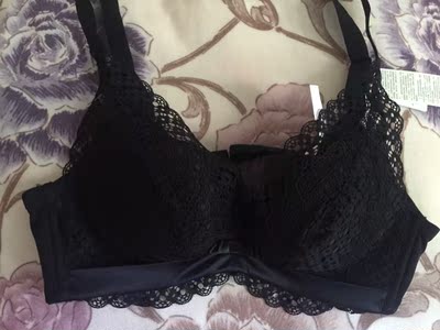 宝贝收到了，物流超级给力哦，穿起来很舒服，黑色的蕾丝面料，款式很好看，面料很软非常亲肤，而且是无钢圈，不会跑胸，，收副乳效果也棒棒哒，