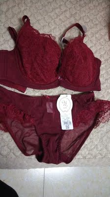 罩杯很合适，质量不错，很舒服