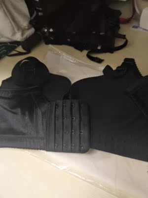 深色也不会掉色,面料舒服,价格又实惠,质量不错,贴身的衣物。这么便宜买到这么好的东西我很满意呢~!试穿在身上很舒适,以后就来这里买啦,嘻嘻,还有我买的尺码也很正,穿上真合适,刚刚好!聚拢效果也很好。 深色也不会掉色,面料舒服,价格又实惠,质量不错,贴身的衣物。这么便宜买到这么好的东西我很满意呢~!试穿在身上很舒适,以后就来这里买啦,嘻嘻,还有我买的尺码也很正,穿上真合适,刚刚好!聚拢效果也很好。