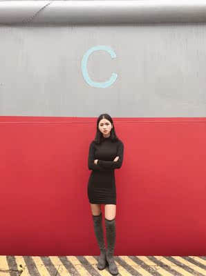 很基础的打底裙，秋天随便加件外套就能出门啦，紧身的很显曲线，加绒的敲暖和，比心