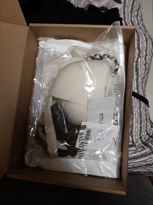 昨天买的，今天到，顺丰简直神一样。。。。。