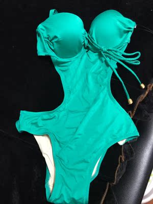 感觉质量还不错，试穿过了，版型不错，颜色我的照片有点失真，其实挺漂亮的绿色，很高雅，也很出跳～