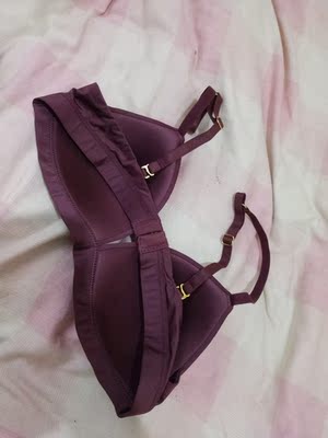 穿着舒服,质量很不错。没有线头细节很精致。收到比较惊喜。 穿着舒服,质量很不错。没有线头细节很精致。收到比较惊喜。