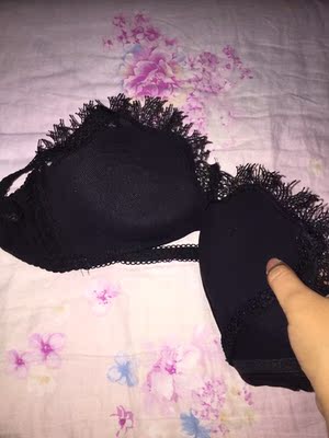 面料很柔软 穿上很舒服跟没穿差不多 款式很喜欢 质量过关没说话 比实体店便宜很多