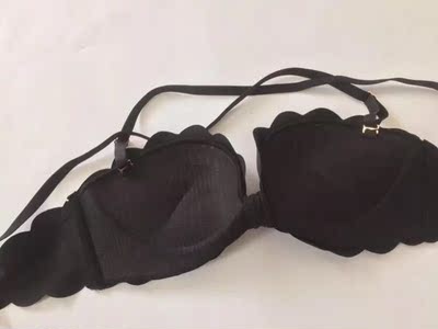 穿身上非常贴身很舒服也不嘞，穿着透气没有束缚感特别舒服下水洗了不掉色不变形！她家便宜质量又好！颜色也正就是效果超级好！胸大胸小穿都很好看！胸型也很正，大爱。还会回购哒！运动型的内衣，穿上非常的舒适柔软，而且有弹性，无钢圈的很舒适