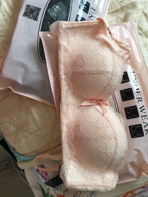 很喜欢特别聚拢，我超级喜欢买了一个这个颜色一个黑色就不都拍了，真的性价比很高