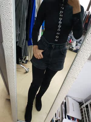 喜欢。不过中间有空隙，不像图片上的。有点太性感，不过还是很喜欢！