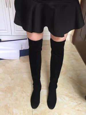 观望了好久，一直很喜欢sw这个牌子的靴子，终于下手了，质量太好了呢，买4.5跟高的，走路不累。还可以把我的腿修饰的很好看！！爱死了呢