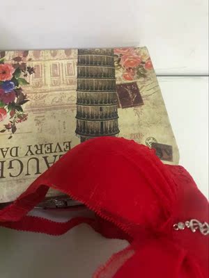 很好穿的一件内衣呢，面料好穿上有型，比预想中的要好，洗了不掉色不变形，也没有气味，质量很好哦！