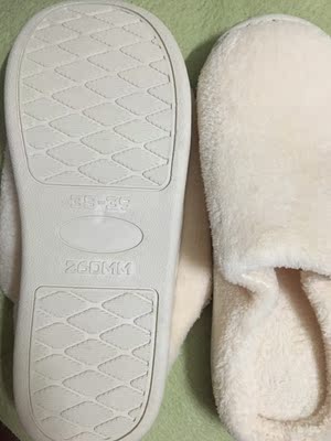 鞋子收到了，好软好可爱，买大一码，因为是家居拖鞋，真的好便宜才几块钱，买了白色弄脏丢掉也不心疼，鞋底是胶的，不怕湿的，很实用，轻便&hellip;&hellip;&hellip;&hellip;&hellip;&hellip;&hellip;&hellip;&hellip;&hellip;&hellip;&hellip;&hellip;&hellip;&hellip;&hellip;&hellip;&hellip;&hellip;&hellip;&hellip;&hellip;毛毛软，比较密&hellip;&hellip;&hellip;&hellip;&hellip;&hellip;&hellip;&hellip;&hellip;&hellip;&hellip;&hellip;&hellip;&hellip;&hellip;&hellip;&hellip;&hellip;尺码的话，买比平时大一码觉得刚好&hellip;&hellip;&hellip;&hellip;&hellip;&hellip;&hellip;&hellip;&hellip;&hellip;&hellip;&hellip;&hellip;&hellip;&hellip;&hellip;&hellip;&hellip;&hellip;&hellip;&hellip;&hellip;&hellip;&hellip;&hellip;&hellip;&hellip;&hellip;&hellip;&hellip;&hellip;&hellip;&hellip;&hellip;&hellip;&hellip;&hellip;&hellip;&hellip;&hellip;&hellip;&hellip;&hellip;&hellip;&hellip;&hellip;&hellip;&hellip;&hellip;&hellip;&hellip;&hellip;&hellip;&hellip;&hellip;&hellip;&hellip;&hellip;&hellip;&hellip;