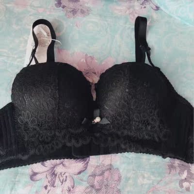第一次穿这种内衣，聚拢效果很好，让我找回大胸的感觉，我老公看到特兴奋，我自从给孩子喂奶断奶后大胸变成小胸了，现在又找回大胸的感觉了，真的让我很惊喜很满意，最主要是内衣质量也是特别好的，穿在身上很舒服，无钢圈没有压迫胸部，是健康首选哦！！