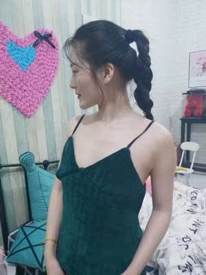 睡衣收到了，面料摸着很舒服，尺码大小合适，穿上既好看又舒适，下水不变形，小性感，真是高端大气上档次，低调奢华有内涵