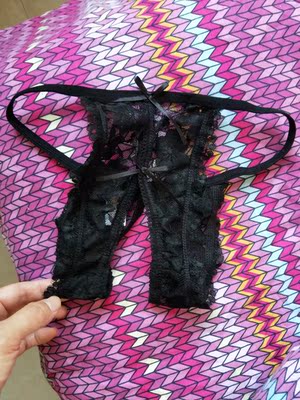 和想象中的一模一样,跟模特穿出来的效果一样,,上身效果真的超级超级超级性感,老公看到立马把持不住了,哈哈哈哈哈。。。蕾丝的质地真的是超超级柔软,弹性十足,谢谢卖家的小礼物,,包装盒精美,考虑的很周到,没有店名,都是匿名寄出,没有产品详细资料,超级贴心。。价位对得起质量,有需要还会再来呀,祝卖家生意兴隆,财源滚滚。。。。。。 和想象中的一模一样,跟模特穿出来的效果一样,,上身效果真的超级超级超级性感,老公看到立马把持不住了,哈哈哈哈哈。。。蕾丝的质地真的是超超级柔软,弹性十足,谢谢卖家的小礼物,,包装盒精美,考虑的很周到,没有店名,都是匿名寄出,没有产品详细资料,超级贴心。。价位对得起质量,有需要还会再来呀,祝卖家生意兴隆,财源滚滚。。。。。。