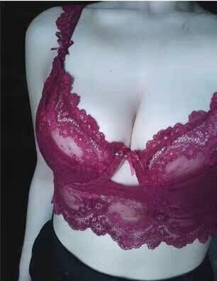 聚拢效果不错，很性感不会露点。面料也很舒服