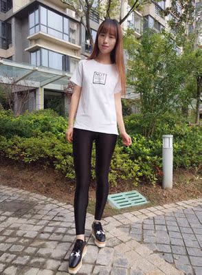 很显瘦,光泽裤度好,已经穿过好几次了也不会起球,才确认收货的,很喜欢 很显瘦,光泽裤度好,已经穿过好几次了也不会起球,才确认收货的,很喜欢