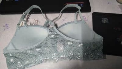 很不错，就是小了点，没听客服的 哭 应该买大一码的，决定送给妹妹好了，适合小胸，聚拢很好，努力减肥留一件看能不能穿，悲桑