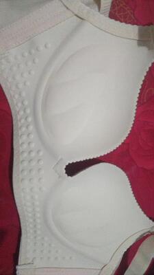 文胸摸上去很柔软 ,穿上不扎,穿起来没有束缚也特别舒适,而且做工也非常好,试了一下很舒服,客服推荐的码很合适,价格便宜,非常完美,一点束缚感都没有,物有所值,包装好,物流速度快。 文胸摸上去很柔软 ,穿上不扎,穿起来没有束缚也特别舒适,而且做工也非常好,试了一下很舒服,客服推荐的码很合适,价格便宜,非常完美,一点束缚感都没有,物有所值,包装好,物流速度快。