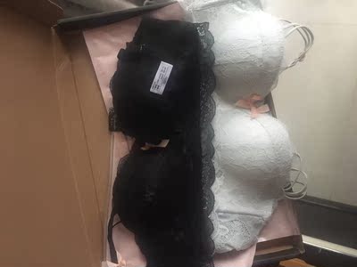 这是我第一次在网上买的最合身的，炒鸡美美，小胸也很显