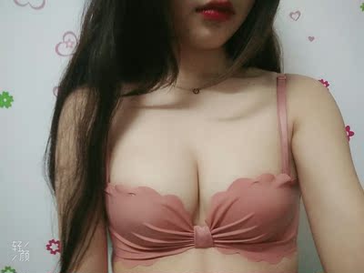 感觉是皮粉色，超级好看的呀，一整套穿上，你就是美少女战士，相信我，好看的不得了，少女感爆棚，后两张图片颜色没拍好，反正没色差，好看。