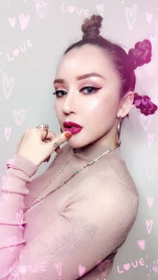 衣服比较透,不过形状和颜色很好看 衣服比较透,不过形状和颜色很好看