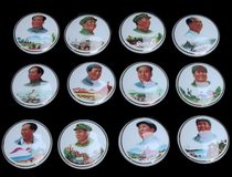 Chairman Maos badge ceramic badge retro red Cultural Revolution collection badge commemorative medal 6cm twelve pieces one edition
