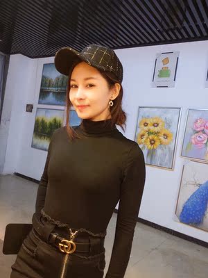 衣服收到，面料亲肤，当打底穿就是百搭基础款，因为连体所以不会像普通打底衫那样往上缩，束身而且不勒裆！单穿性感尤物。