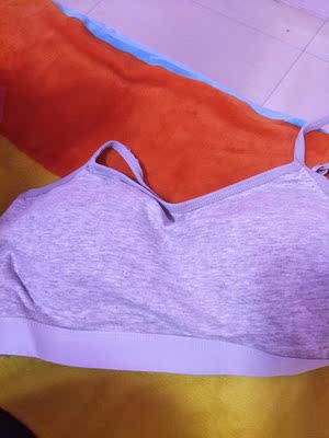 收到东西了，买了两个，一个灰的，一个黑的，试穿了特别舒服，一点没有压迫感，这是我孕期买到最舒服的内衣了！