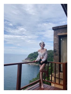 上身无比美。就是有点难穿。不过美就行啦。哈哈。 上身无比美。就是有点难穿。不过美就行啦。哈哈。