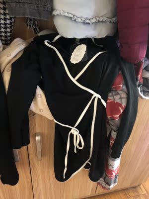 衣服面料特别舒服是真的穿上很合身比想像的好多了 衣服面料特别舒服是真的穿上很合身比想像的好多了