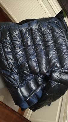 很暖和，南方穿绰绰有余，活动价格很值得！有部分线头和细小跑绒属于可接受程度，希望以后越来越好～