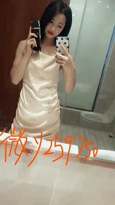 十一月份买来参加公司派对穿的，穿一次 不到俩小时，洗了一直被搁置了，低价出售45包邮，