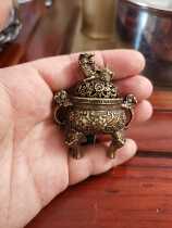 Smoke cloud stream Purple copper Lai Antique bronze mini small smoked furnace three-legged lion furnace Antique collectors residence ornaments