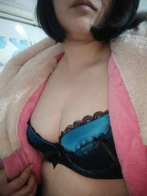 尺码刚好合适，聚拢效果很好，穿着很舒服，软钢圈的，罩杯很服帖，肩带镂空的很漂亮，颜色很正，喜欢