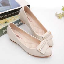 Slope heel single shoes women 2021 spring new mother wild casual soft sole leather flat inner height Bean shoes shallow mouth