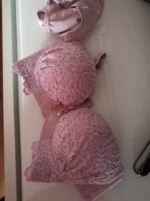 颜色很正,还送了同款内裤,穿着舒服效果不错,准备再入手别的颜色! 颜色很正,还送了同款内裤,穿着舒服效果不错,准备再入手别的颜色!