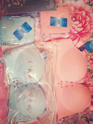 首先颜色很漂亮，没有色差，手感很好，就喜欢这种抽绳无刚圈的内衣，穿起来很舒服，跟我以前买的一样，那会买还一百多呢，在这里买很划算，买一送一，以后就在这买了！