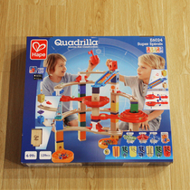 hape Kwaterira Super Track Spiral Boy and Girl - Girl Putting Bunks with Wooden Large Toys