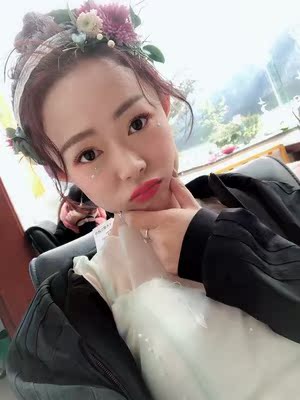 我是买来拍婚纱照用的，材质柔软舒适，贴合性强，客服推荐的款式和 号码很合适，穿着不会下滑，聚拢效果很好。对比很多家，这 家最实惠，物美价廉