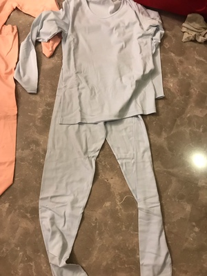 老客，老客老客，真的是老客了。买了几年了，从没失望过。很喜欢这个牌子，性价比很高，穿着不比某些品牌差。面料非常舒服，卖家发货很快，东西很正，孩子大了都穿这牌子。很满意，每次在她家买东西都是愉快的购物体验！