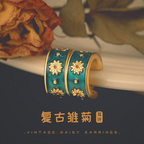 Little Daisy stud female 925 silver pin ins style simple small sweet retro harbor style earrings 2021 New Tide