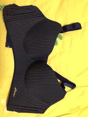 挺好的，之前也是在这家买的小内，回头客了，灯光的原因，色差并不大。