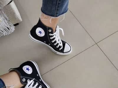 鞋子款式还不错，脚感很舒适，透气，鞋底很软，防滑耐磨，喜欢！